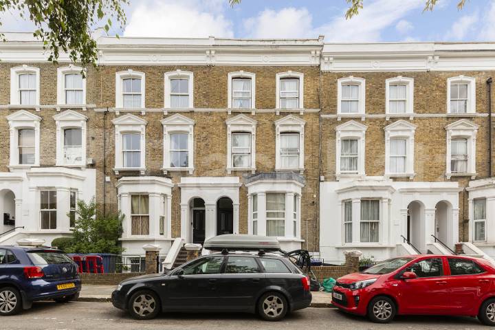 Stunning Garden Apartment Burlington Gardens, Acton